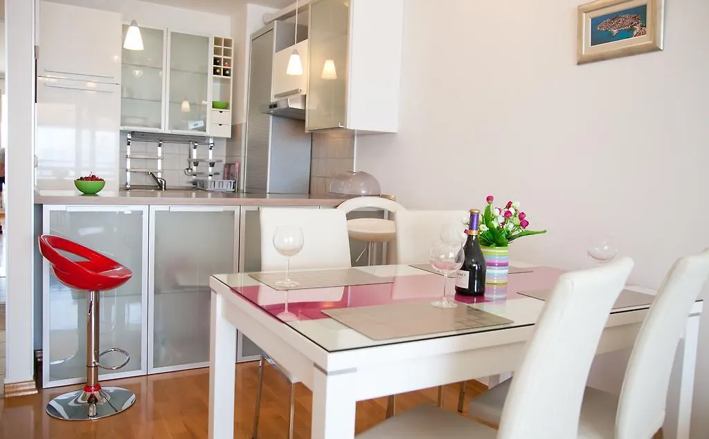 Luxury Beach Front Apt With Seaside View And Free Parking Split 0*,