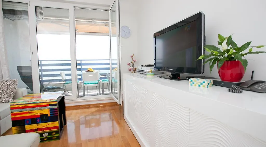 Luxury Beach Front Apt With Seaside View And Free Parking Split Apartment