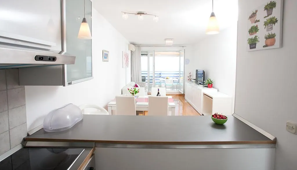 Luxury Beach Front Apt With Seaside View And Free Parking Split Apartment