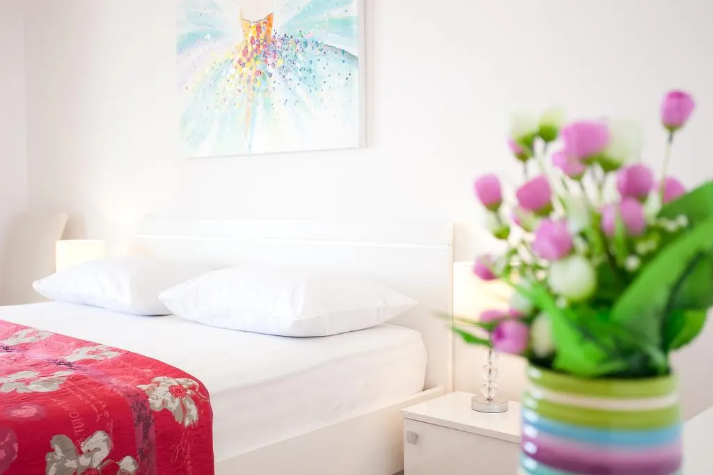 Luxury Beach Front Apt With Seaside View And Free Parking スプリト