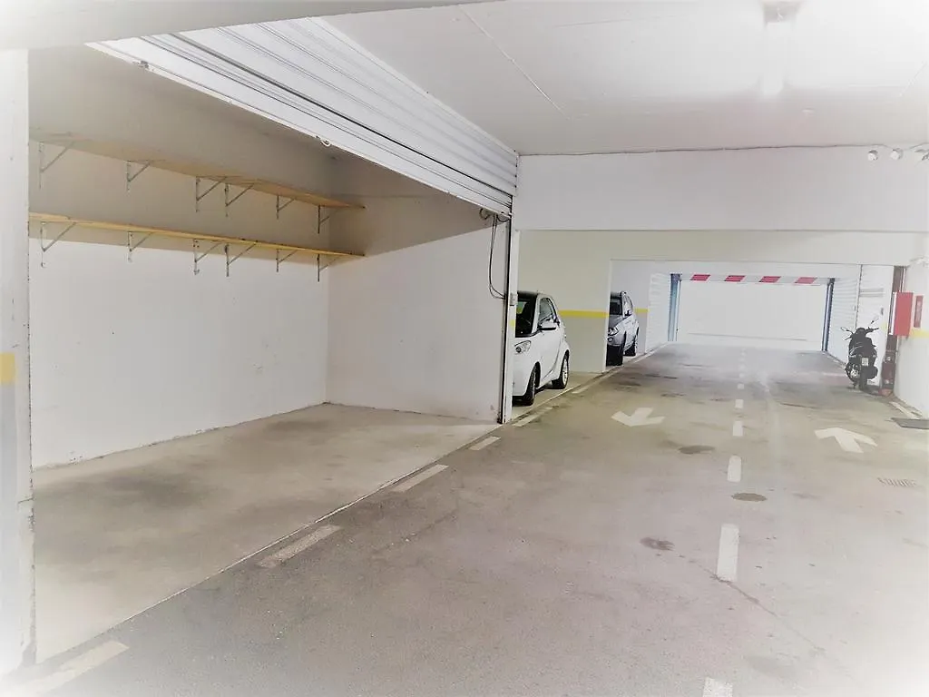 Luxury Beach Front Apt With Seaside View And Free Parking スプリト アパート